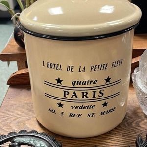 Metal canister with lid